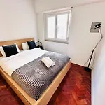 The Redondo House - No 4E1 - Comfortable Two-Bedroom Apartment