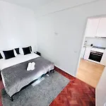 The Redondo House - No 4E1 - Comfortable Two-Bedroom Apartment