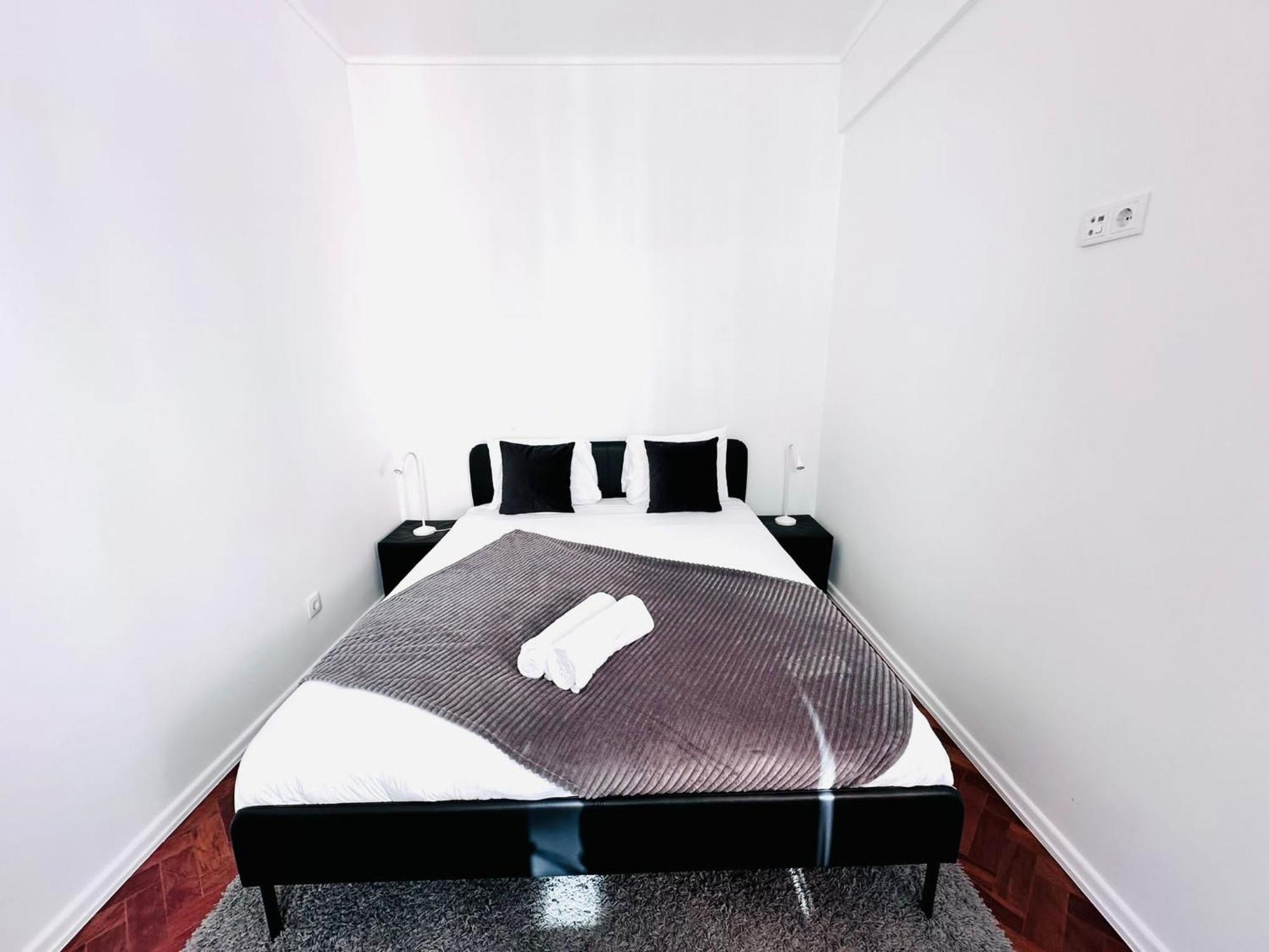 The Redondo House - No 4e1 - Comfortable Two-bedroom Apartment *